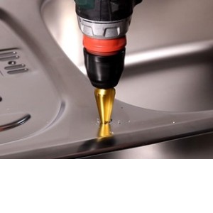 سوراخ کردن سینک ظرفشویی 300x225 sqt ایران بور چگونه سینک ظرفشویی را سوراخ‌ کنم؟ نحوه صحیح سوراخ کردن سینک